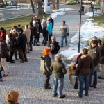 Versammeln vor der Markuskirche