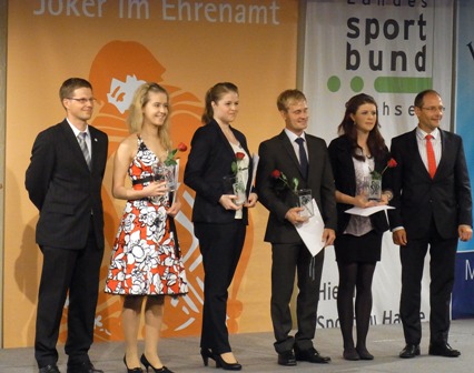 Olivia (3. von links) mit den anderen Preisträgern und Markus Ulbig (ganz rechts)