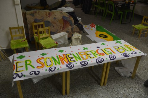 Neues Banner für den Friedensweg "Der Sonnenberg ist bunt" Foto: Hellfried Malech