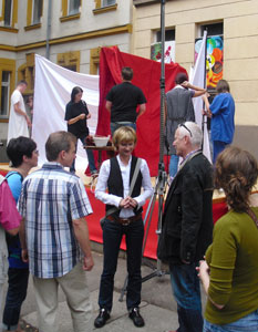 Die Eröffnung mit der Oberbürgermeisterin Frau Ludwig und Herrn Heumeyer zum 1. Straßentheaterfest in Chemnitz