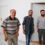 Syrer vor der Tür ihrer vom Sozialamt zugewiesenen Wohnung auf dem Sonnenberg